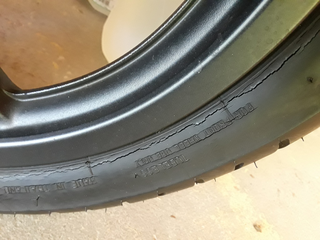 cracks in tire 1.jpg