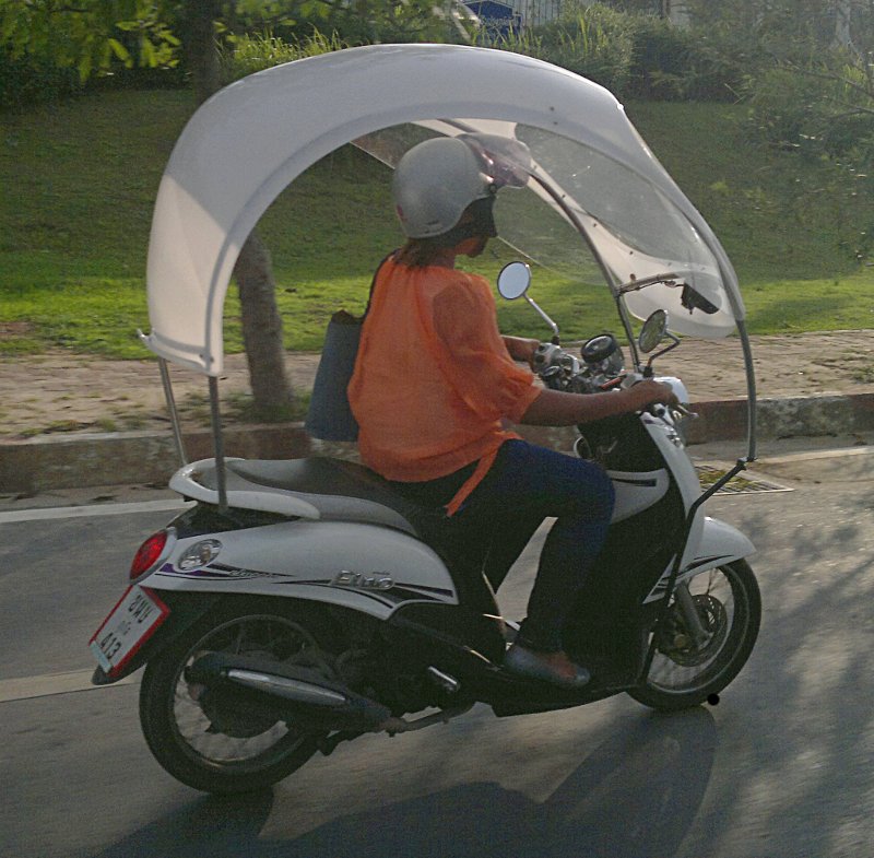 Scooter with roof.jpg