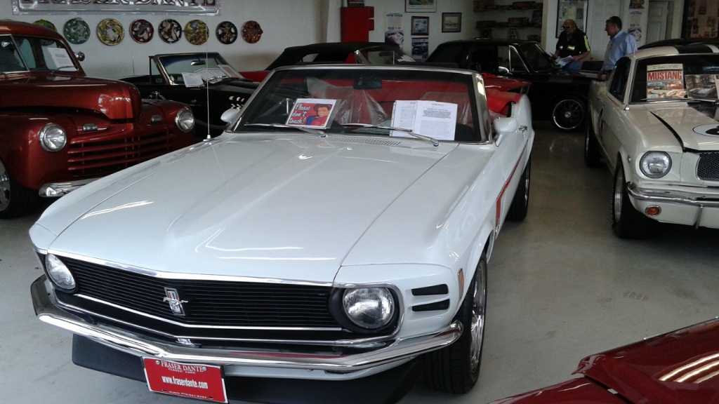 Mustang convertible 2.jpg