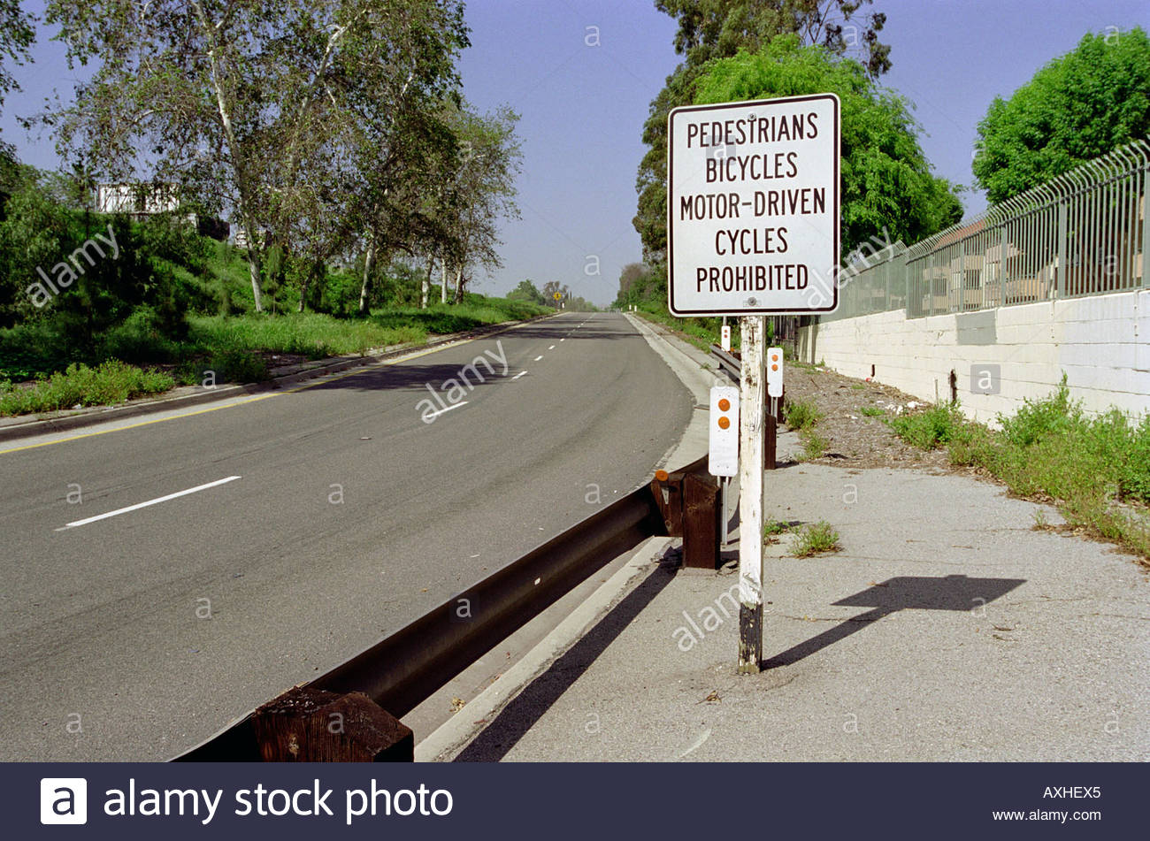 road-sign-pedestrians-bicycles-motor-driven-cycles-prohibited-los-AXHEX5.jpg