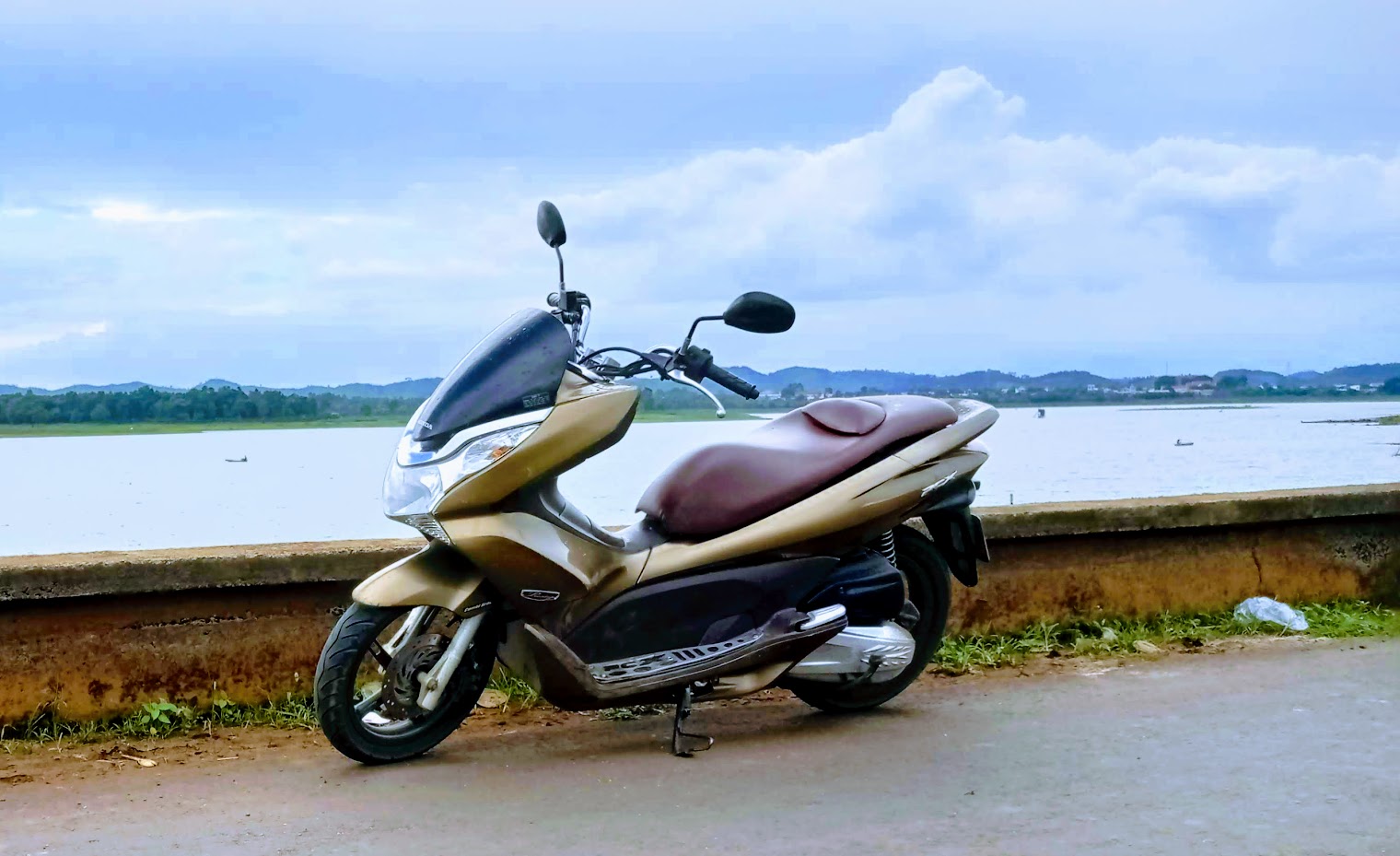 PCX at Ea Kao Lake.jpg