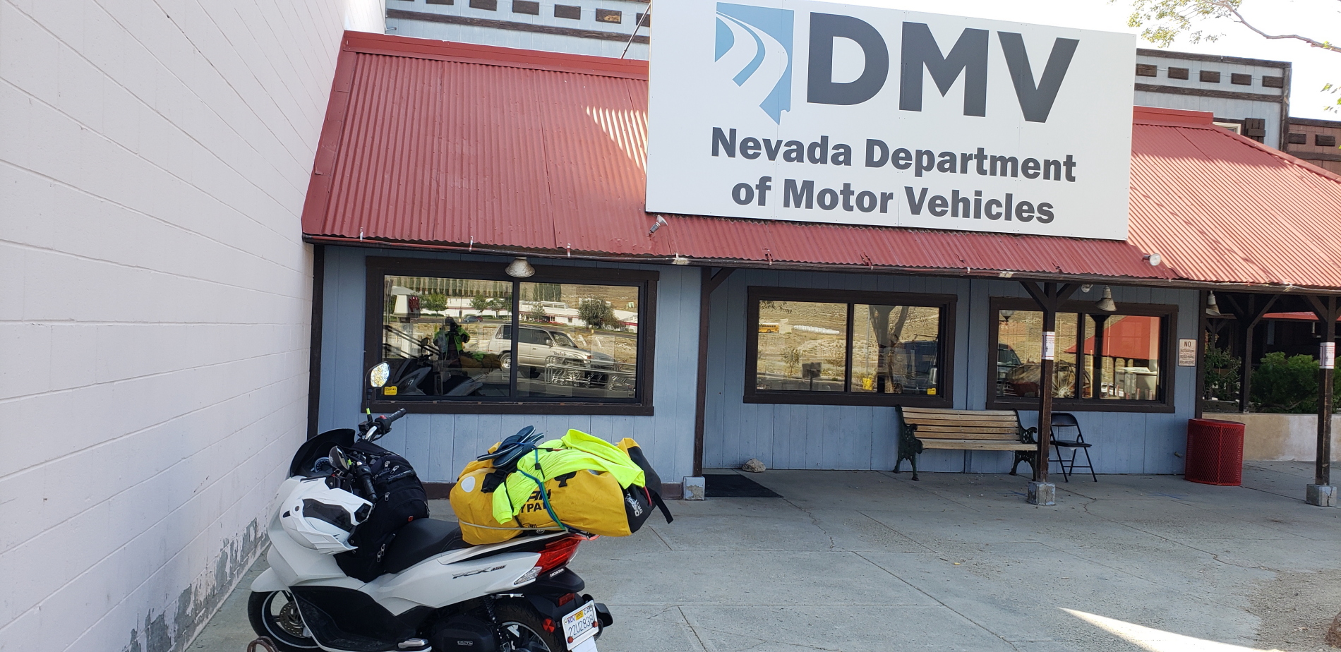 Lunch in Tonopah. On a Saturday, could eat right in front of the DMV.