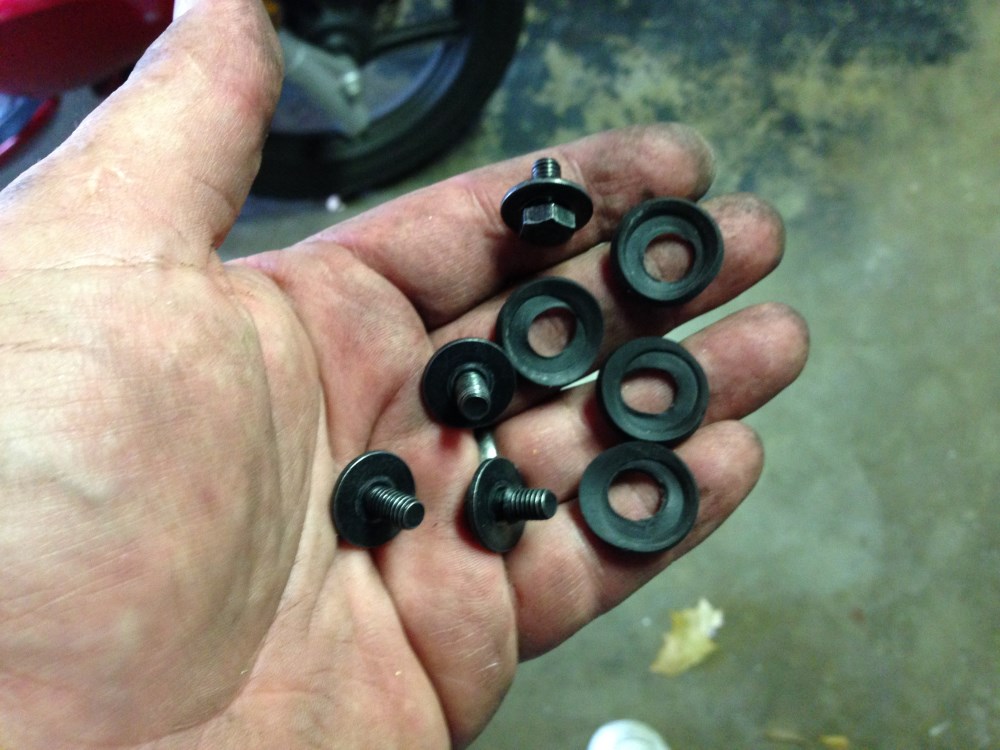 4 Bolts with rubber washers