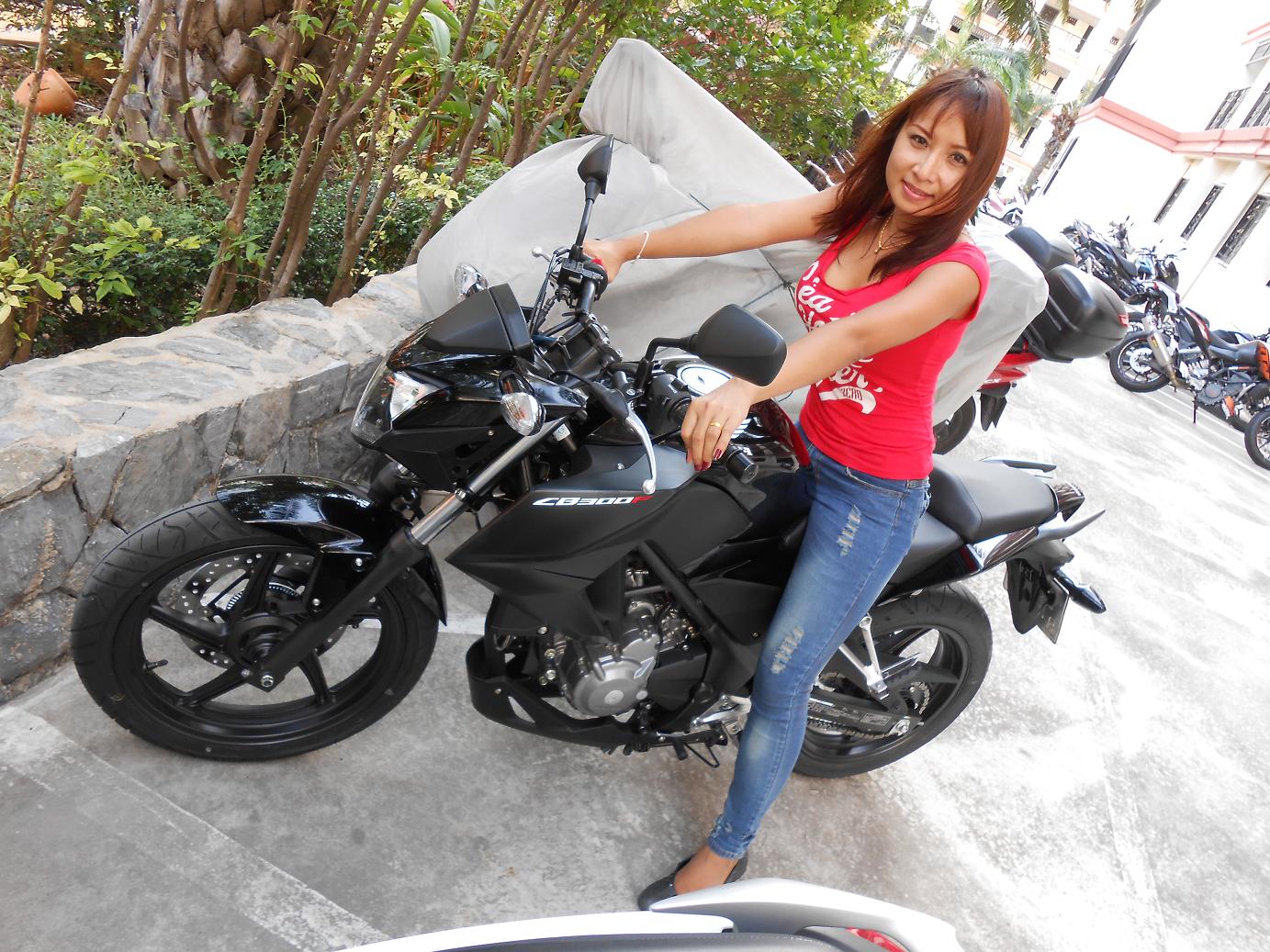 Copy (2) of CB300F 021.jpg