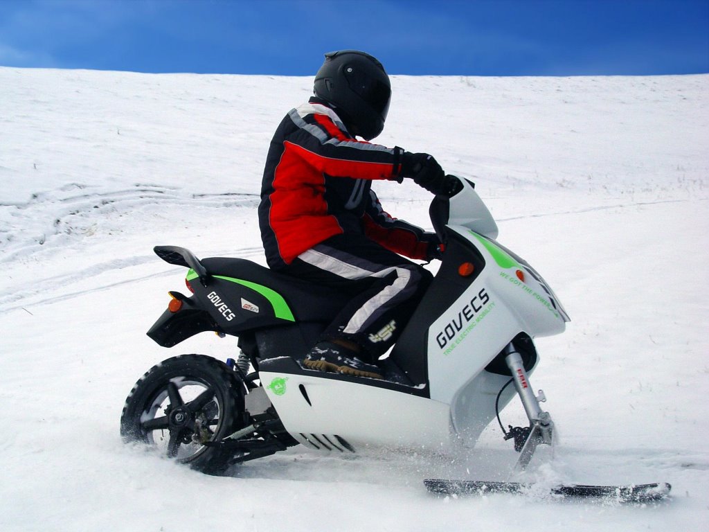 Electric-Snow-Scooter-by-Govecs.jpg