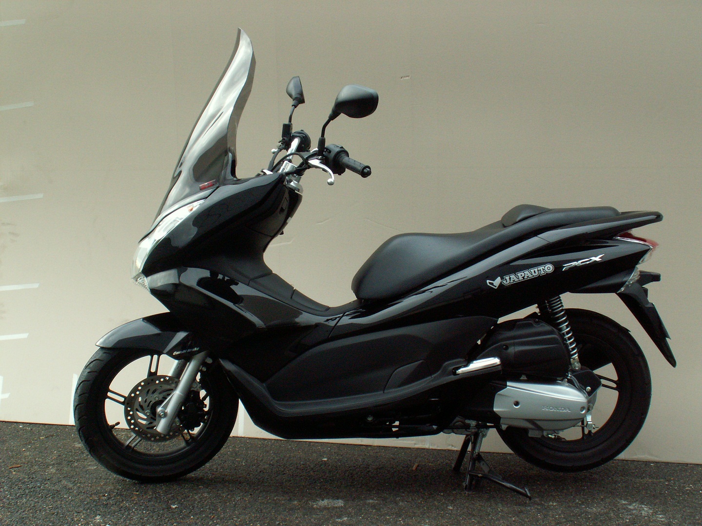 GT Bullter, side view