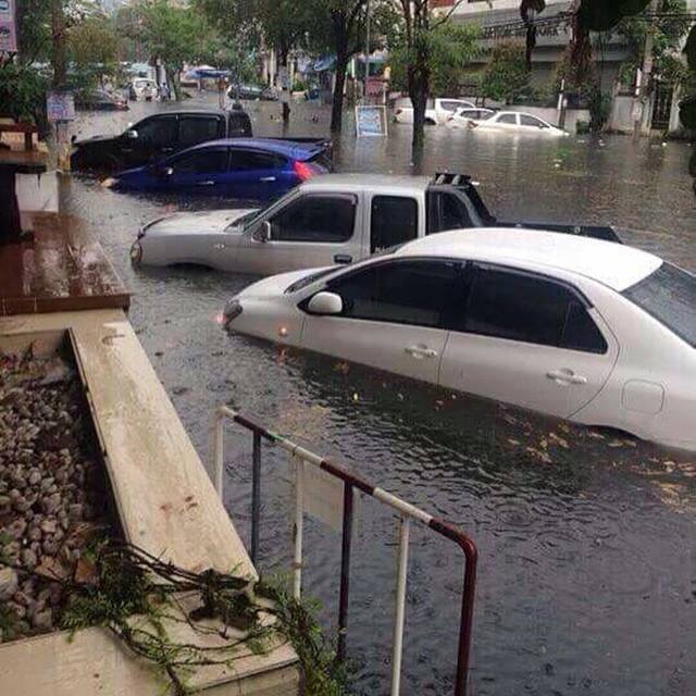 BKK Rain Flood 2015 March 01.jpg